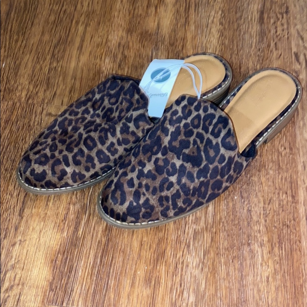 NWT Universal Threads (target) cheetah flats slip ons